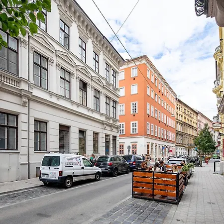 Balcony - Very - Modern - Large Apartment *