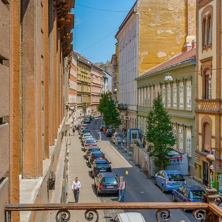 Balcony - Very - Modern - Large Apartament *
