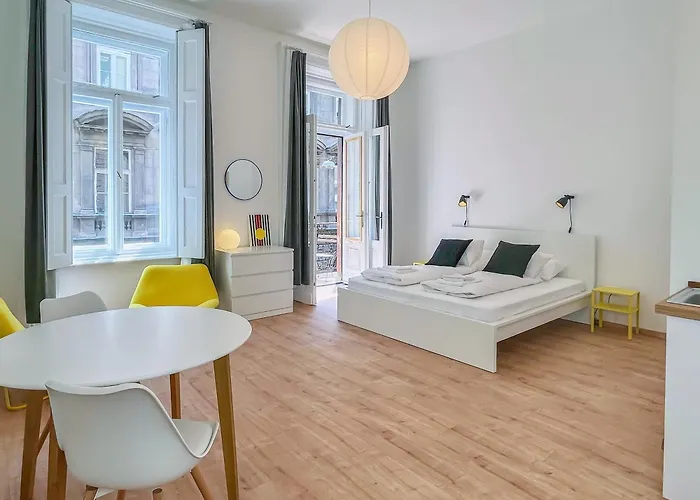 Balcony - Very - Modern - Large شقة بودابست
